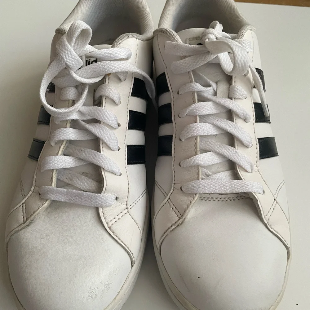 adidas classic sneakers